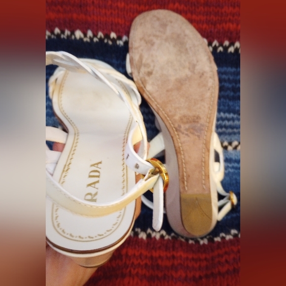 Prada patent t-strap sandals 10 - Picture 4 of 7